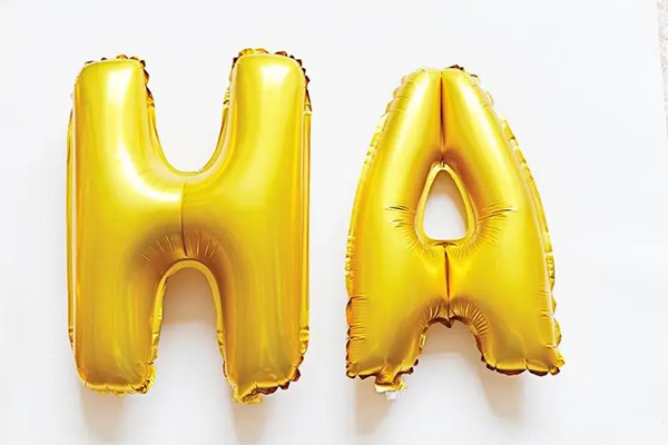 鋁模氫氣球?qū)Ｓ们懈钤O(shè)備—復(fù)合膜激光切割機(jī)