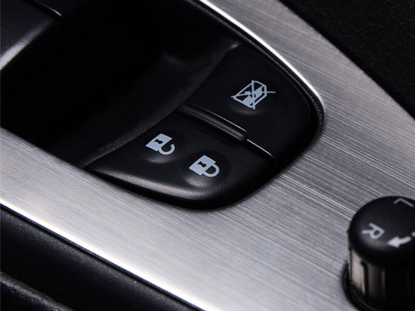 汽車裝飾件3D激光拉絲設(shè)備—塑料鐳雕機