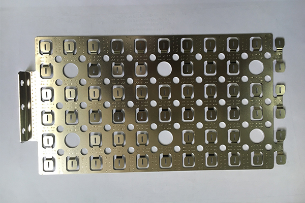 極片極耳切割機，電池生產(chǎn)新助力